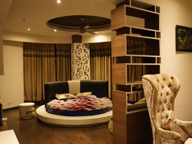 Rental | 5 BHK + Servant Room,Extra Room 4800 Sq.Ft. Penthouse in Mahagun Mezzaria