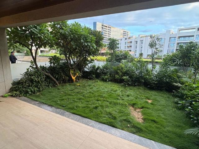 Rental | 5 BHK + Servant Room,Extra Room 5600 Sq.Ft. Apartment in Lunkad Sky Belvedere