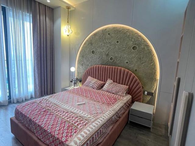 Rental | 5 BHK + Servant Room,Extra Room,Store Room 5600 Sq.Ft. Apartment in Mahagun Marvella