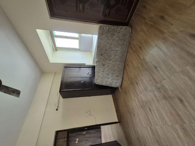 Rental | 5 BHK + Servant Room,Study Room 1350 Sq.Ft. Apartment in Mayur Vihar