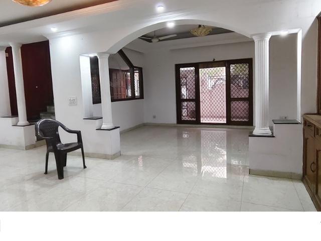 Rental | 5 BHK + Servant Room 153 Sq.Mt. Independent House in RWA Apartments Sector 41