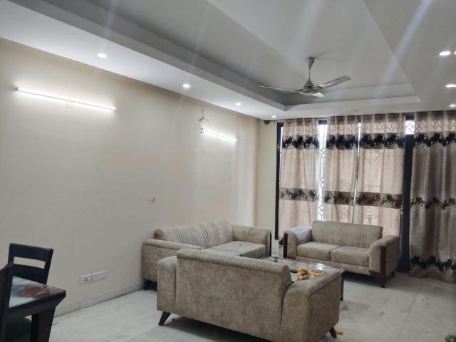 Rental | 5 BHK + Servant Room 300 Sq.Mt. Independent House in Sector 105