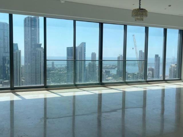 Rental | 5 BHK + Servant Room 3072 Sq.Ft. Apartment in Rustomjee Crown