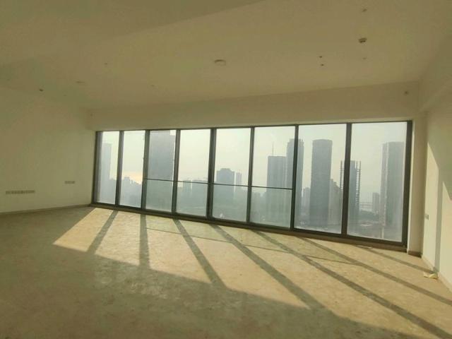 Rental | 5 BHK + Servant Room 3090 Sq.Ft. Apartment in Rustomjee Crown