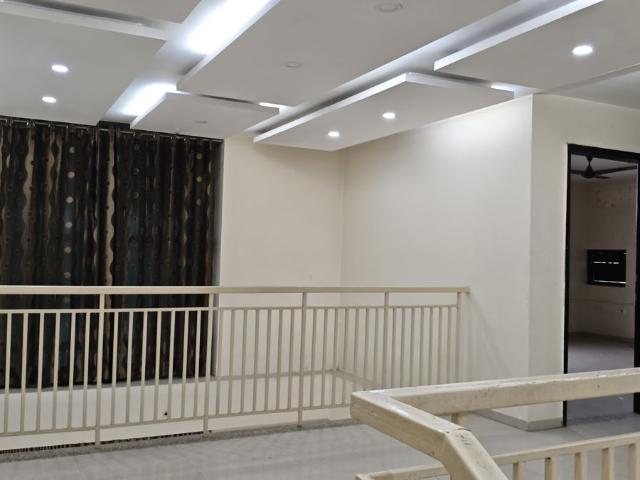 Rental | 5 BHK + Servant Room 4450 Sq.Ft. Apartment in Omaxe Heights