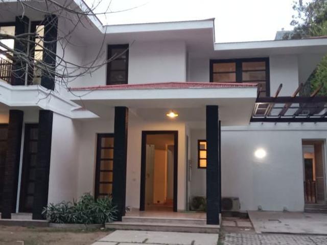Rental | 5 BHK + Servant Room 750 Sq.Yd. Villa in Vipul Tatvam Villas