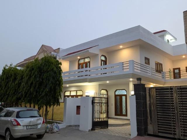 Rental | 5 BHK + Pooja Room 3150 Sq.Ft. Independent House in Sector 15