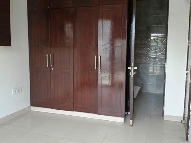 Rental | 5 BHK + Pooja Room 3400 Sq.Ft. Apartment in Sector 52