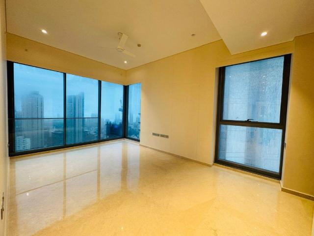 Rental | 5 BHK + Pooja Room,Servant Room 3000 Sq.Ft. Apartment in Rustomjee Crown