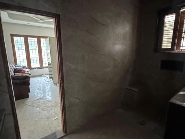Rental | 5 BHK + Pooja Room,Servant Room 500 Sq.Yd. Independent House in Sector 21C