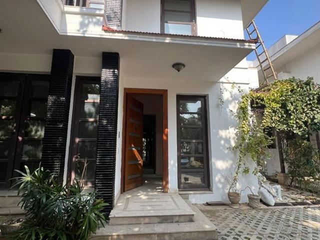 Rental | 5 BHK + Pooja Room,Servant Room,Study Room 750 Sq.Yd. Villa in Vipul Tatvam Villas