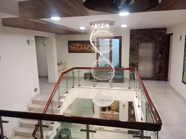 Rental | 5 BHK + Pooja Room,Servant Room,Study Room,Extra Room,Basement,Store Room 315 Sq.Yd. Villa in Unitech Nirvana Country Cedar Crest