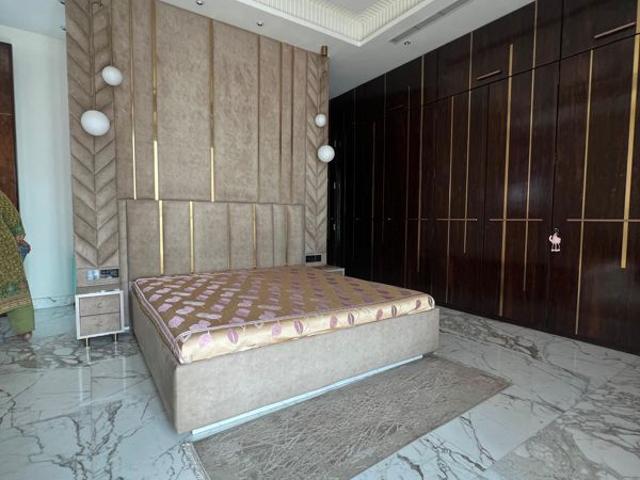 Rental | 5 BHK + Pooja Room,Servant Room,Study Room,Extra Room,Basement,Store Room 3100 Sq.Ft. Apartment in Rustomjee Crown