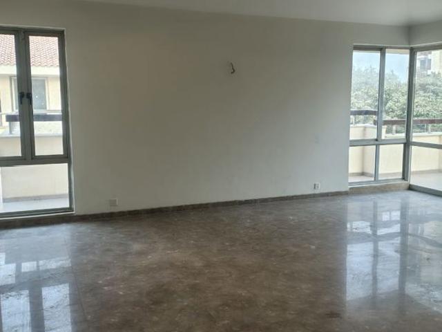 Rental | 5 BHK + Pooja Room,Servant Room,Study Room,Extra Room,Basement,Store Room 7000 Sq.Ft. Villa in Unitech The Villas