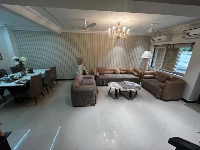 Rental | 5 BHK + Pooja Room,Servant Room,Study Room,Extra Room 3072 Sq.Ft. Apartment in Rustomjee Crown