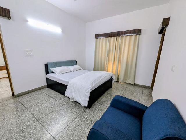Rental | 5 BHK + Prayer Room,Servant Room,Study Room,Extra Room,Basement 1000 Sq.Ft. Apartment in BPTP Parklands Villa