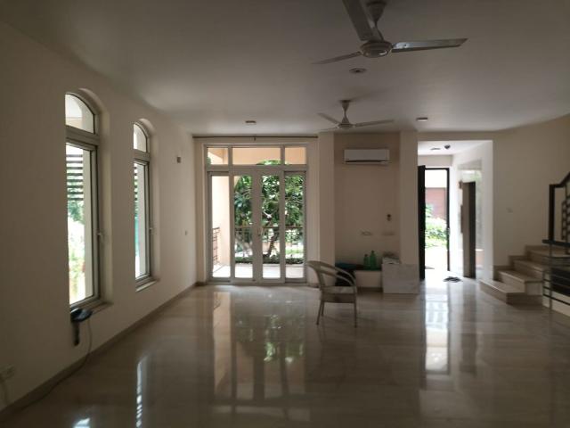 Rental | 5 BHK + Prayer Room,Servant Room,Study Room,Extra Room,Basement,Store Room 360 Sq.Yd. Villa in Emaar The Palm Springs