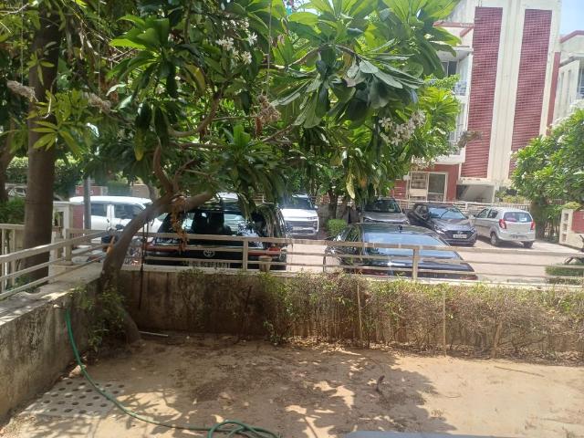 Rental | 5 BHK + Prayer Room,Servant Room,Study Room,Extra Room,Basement,Store Room 4500 Sq.Ft. Villa in Unitech Uniworld Resorts The Residences