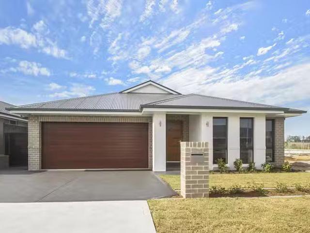 Nice 5 BR 4 Wear Street, Oran Park, NSW 2570