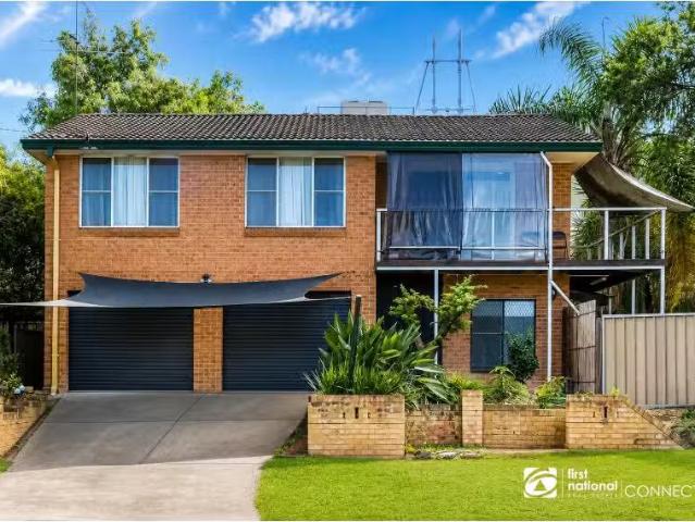 Cozy 5 BR 57 Mileham St, WINDSOR House for rent Listed by Mic.