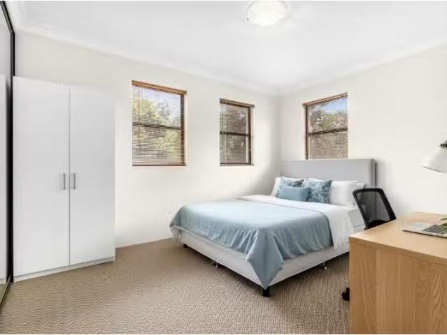 Charming 5 BR 5/62 64 Marlborugh Road, HOMEBUSH WEST Apartment.