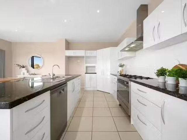 Just in! 5 BR 61 Uplands Drive, Parkwood, QLD 4214