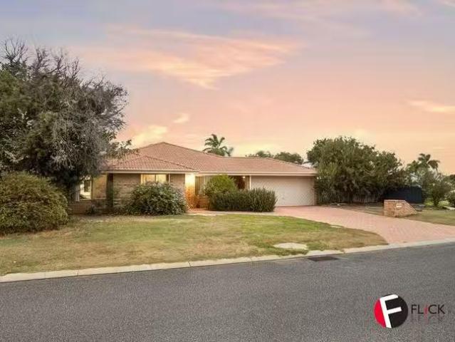 Charming 5 BR 7 Wakefield Mews, Quinns Rocks, WA 6030