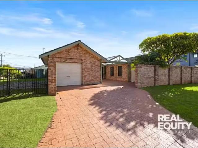 Just in! 5 BR 92 Longstaff Avenue, CHIPPING NORTON House for r.