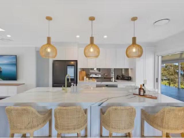 Deal! 5 BR 101 Tuggerah Parade, Long Jetty House for rent Lis.