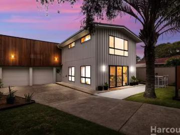 For Rent! 5 BR 102 Mitchell Street, South West Rocks, NSW 2431.