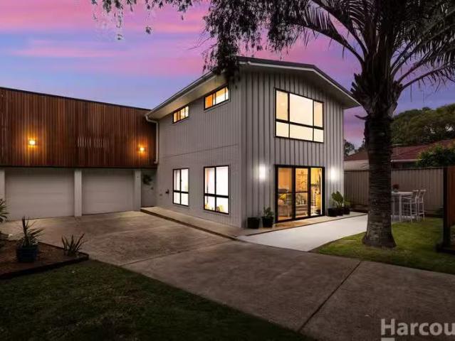 For Rent! 5 BR 102 Mitchell Street, South West Rocks, NSW 2431.
