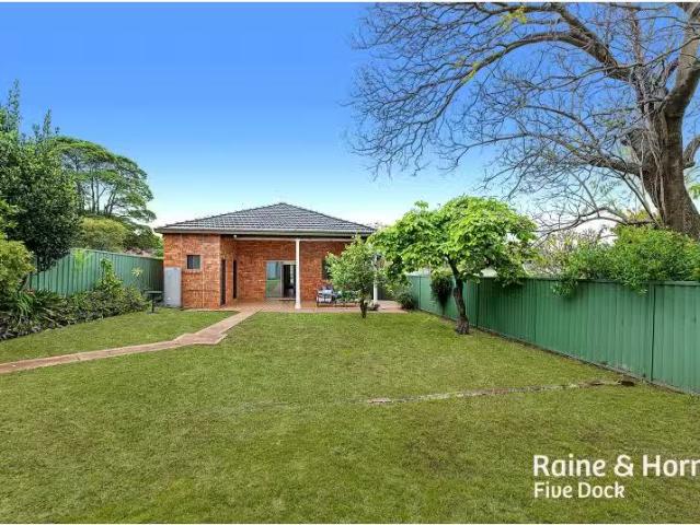 Rental! 5 BR 104 Crinan Street, HURLSTONE PARK House for rent.