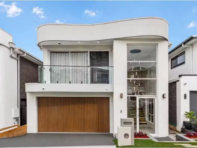 Charming 5 BR 10 Carina Street, Box Hill House for rent Liste.
