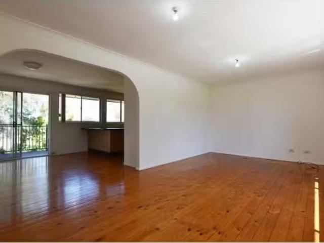 Rental! 5 BR 10 New North Rocks Road, North Rocks House for re.