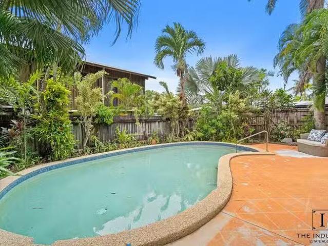 Cozy 5 BR 11 13 Wagtail Close, Kewarra Beach, QLD 4879