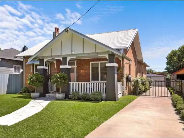 Just in! 5 BR 17 Mitchell Street, Muswellbrook House for rent.
