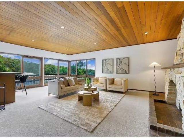 Deal! 5 BR 16 Copacabana Dr, Copacabana House for rent Listed.