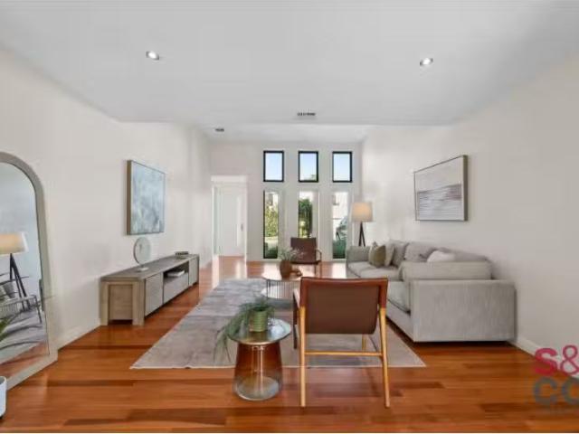 Rental! 5 BR 16 Kinloch Circuit, Bruce Townhouse for rent Lis.