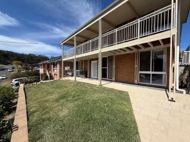 For Rent! 5 BR 19 Morris Street, Eleebana House for rent List.