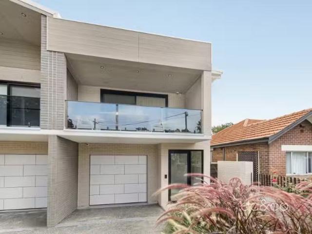 Deal! 5 BR 200A Queen Street, Concord West Townhouse for rent.
