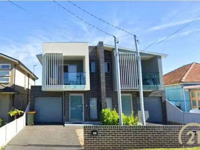 Nice 5 BR 24 Queen Street, Guildford West Townhouse for rent.