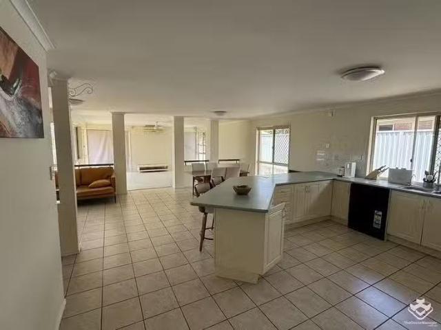 Nice 5 BR 30 Hummingbird Crescent, Wishart, QLD 4122