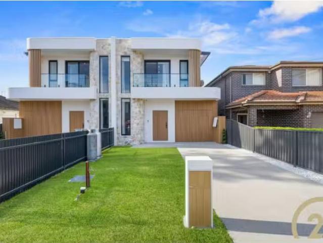 Rental! 5 BR 32 Beemera Street, Fairfield Heights Townhouse fo.