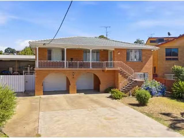 Cozy 5 BR 32 Mc Rae Street, Tamworth House for rent Listed by.