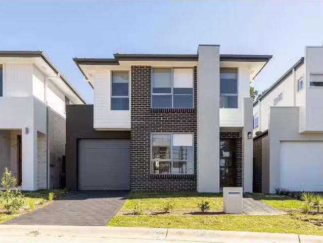 Cheap 5 BR 35 Garforth Glade, Marsden Park House for rent Lis.