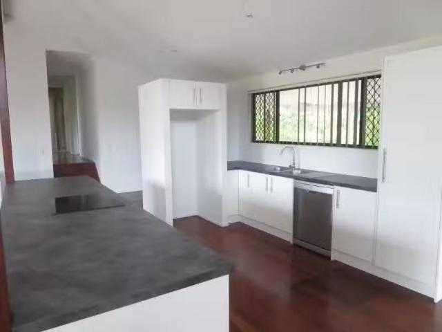 Charming 5 BR 3 Coolamon Court, TUGUN House for rent Listed b.