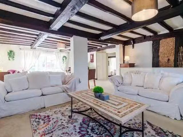 Charming 5 BR Clwyd Street