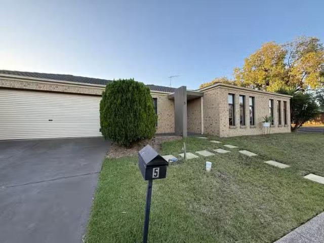 Cheap 5 Bungaree Track, Burnside Heights VIC 3023