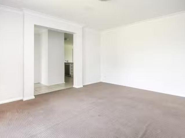 Nice 5 Buckland Drive, Orange, NSW 2800
