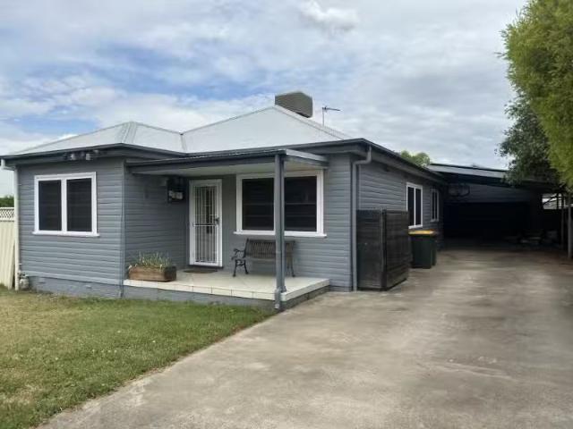 Deal! 5 Edgeroy Street, TAMWORTH House for rent Listed by Wen.